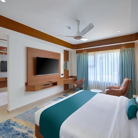 Kowju Airport Hotel Calicut Kondotty Exteriör bild