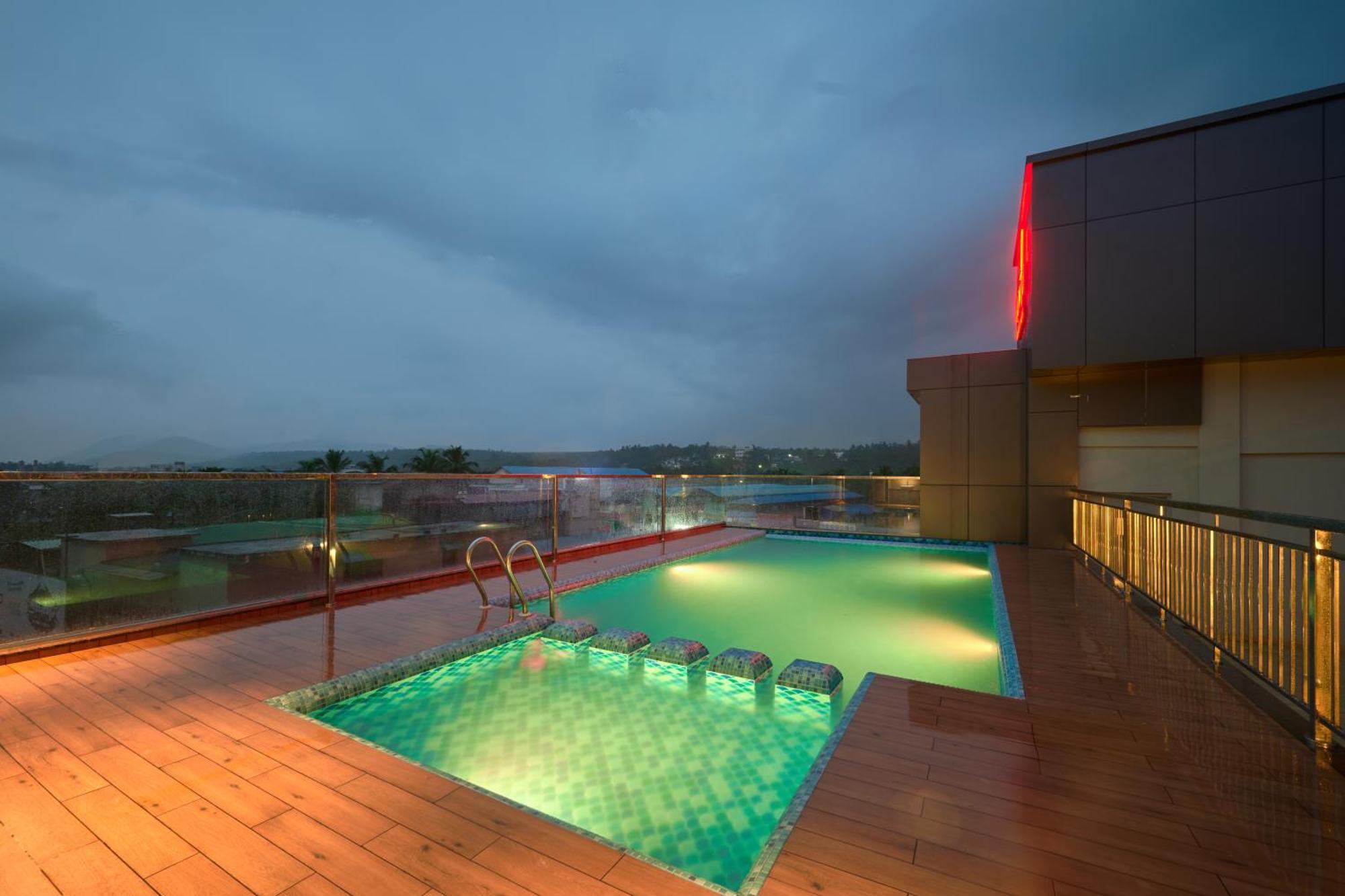 Kowju Airport Hotel Calicut Kondotty Exteriör bild