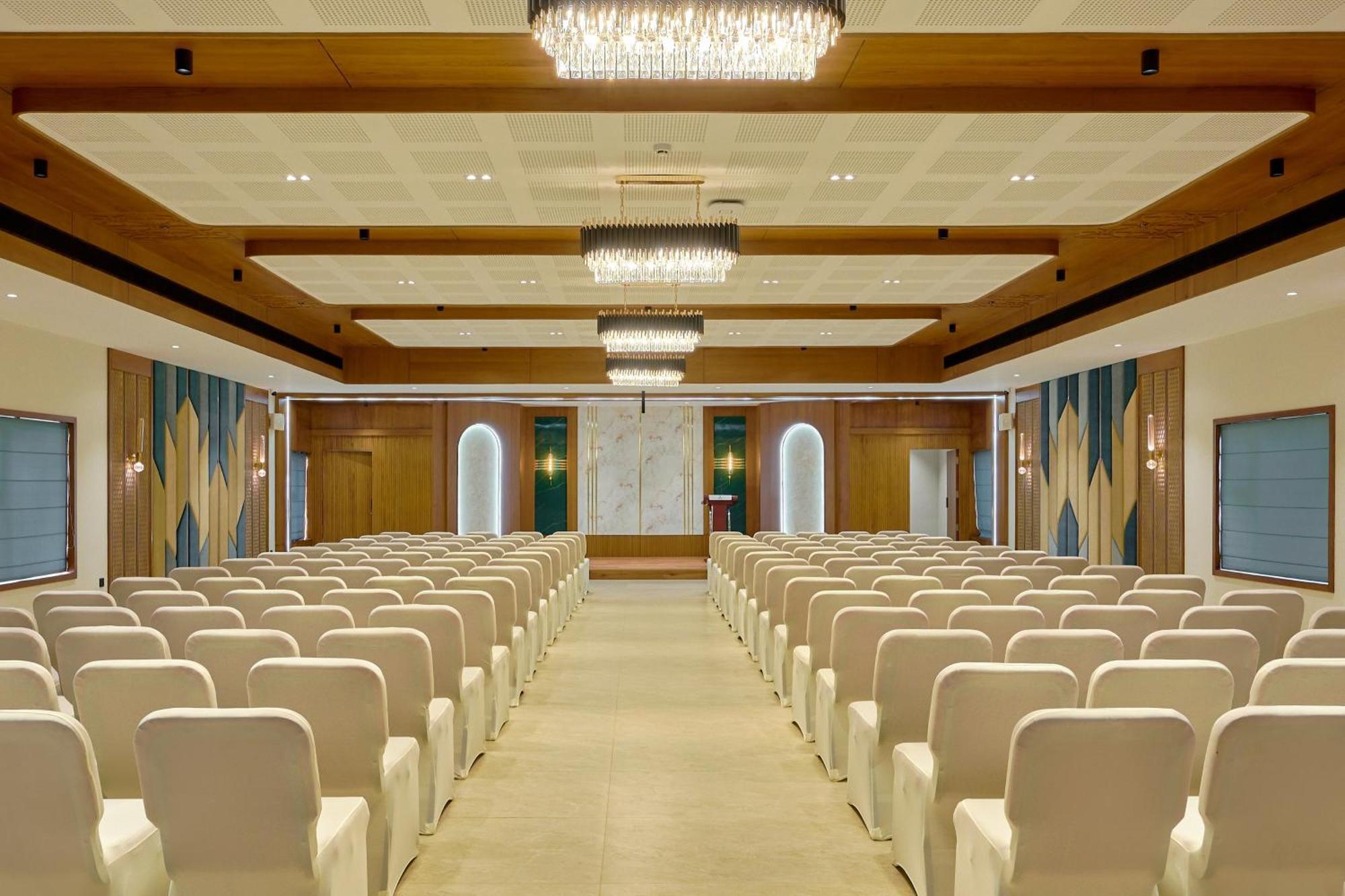 Kowju Airport Hotel Calicut Kondotty Exteriör bild