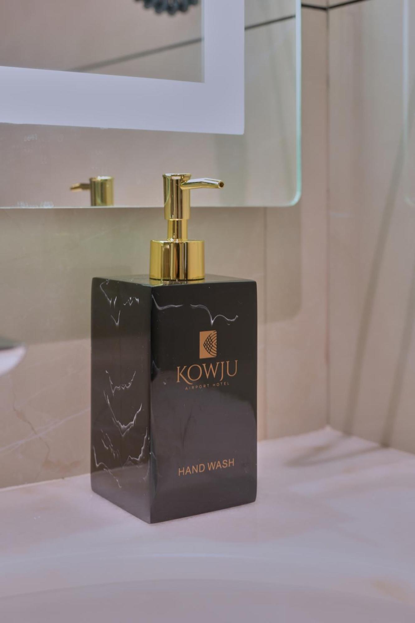 Kowju Airport Hotel Calicut Kondotty Exteriör bild