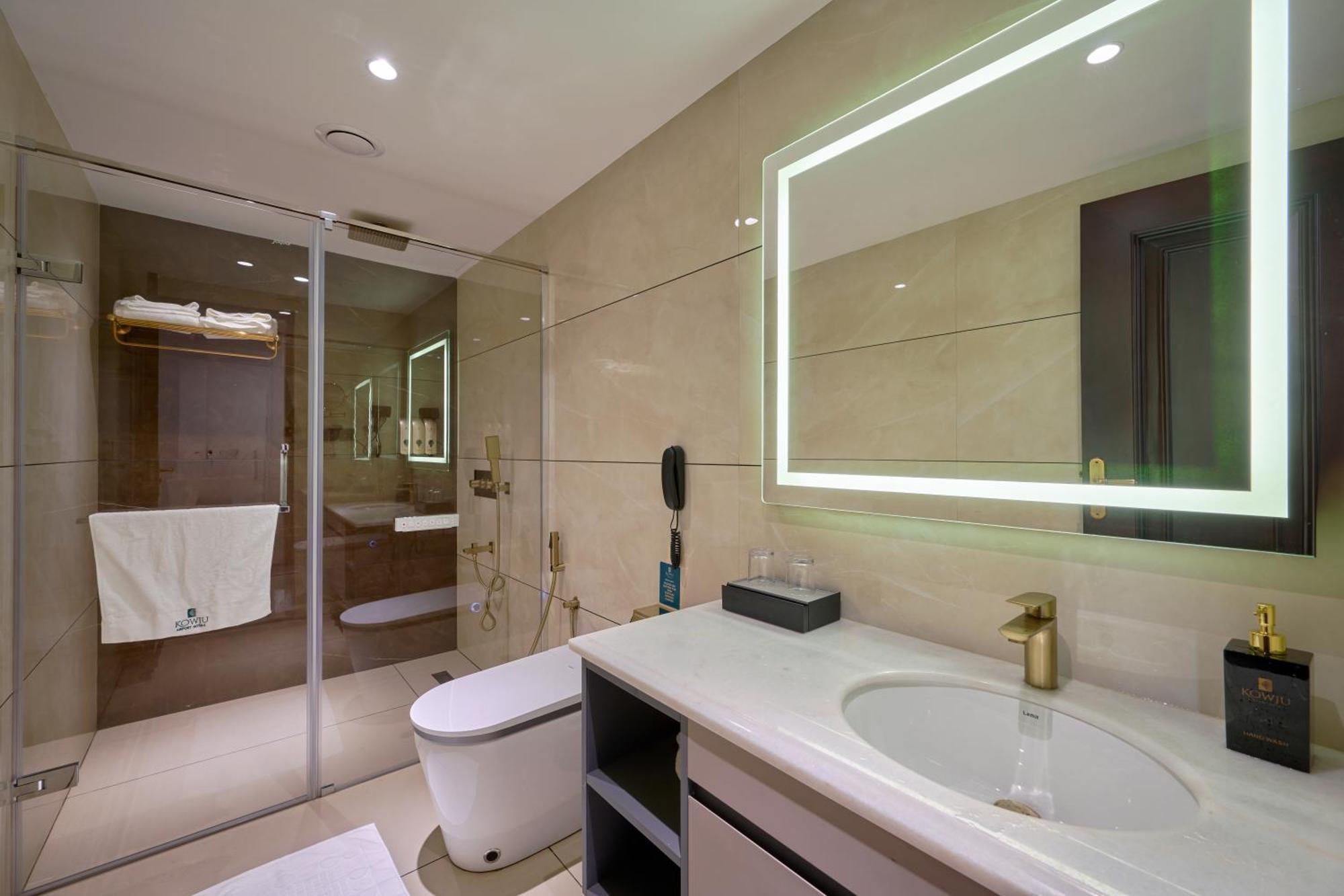 Kowju Airport Hotel Calicut Kondotty Exteriör bild