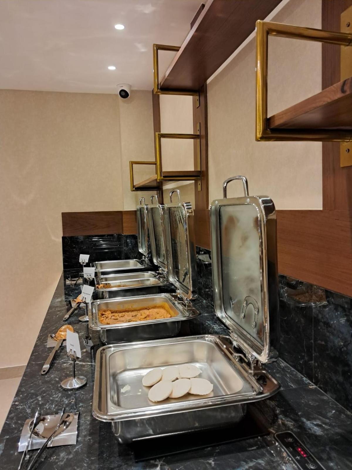 Kowju Airport Hotel Calicut Kondotty Exteriör bild